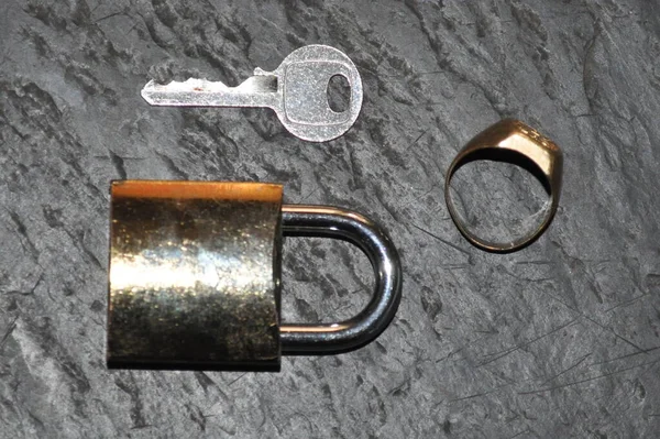 Ключ Кольцо Замок Черном Фоне — стоковое фото