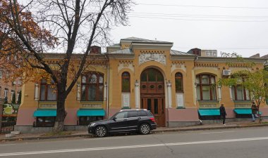 Kiev, Ukrayna, 15 Kasım 2020. Hasta Çocuklara Yardım Derneği çocuk hastanesinin antik bir binası 20. yüzyılın bir mimari anıtıdır. Şu anda Ukrayna Sanat Akademisi 'nin başkanı burada bulunmaktadır.