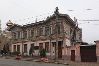 Kiev, Ukrayna, 15 Kasım 2020 1930 'lardan beri yaşadığı eski bir ev. 1942 yılına kadar Morgilevsky Ippolit Vladislavovich - mimari tarihçi, antik Rus mimarisi araştırmacısı