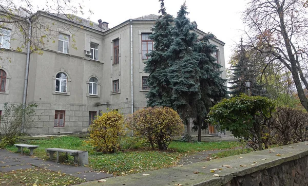 Παλιό Κτίριο Του Λουθηρανικού Νοσοκομείου 1913 Στο Κίεβο Φθινόπωρο — Φωτογραφία Αρχείου