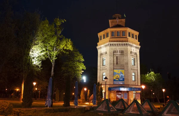 キエフ ウクライナ 2011年4月26日 春の夜に水の博物館の建物の眺め 水の博物館 — ストック写真