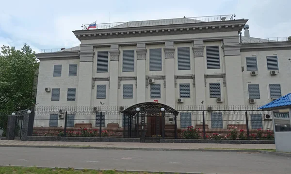 Ukrayna 'daki Rus Büyükelçiliği' nin Kiev şehrindeki ön cephesi.