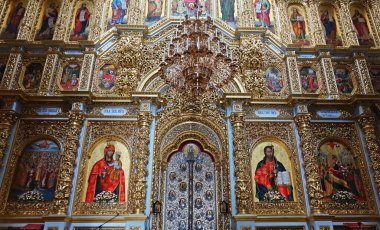 Kiev. Ukrayna. 16 Mayıs 2019 Kiev-Pechersk Lavra Katedrali 'nden Iconostasis
