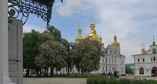 Храми Київської Печерської Лаври Собор Успіння Реконструкційна Церква Києві — стокове фото