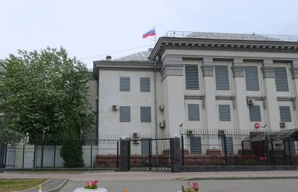 Ukrayna 'daki Rus Elçiliği' nin Kiev şehrindeki binası.
