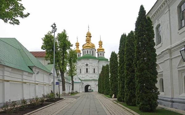 Estrada Que Conduz Igreja Todos Santos Kiev Pechersk Lavra — Fotografia de Stock