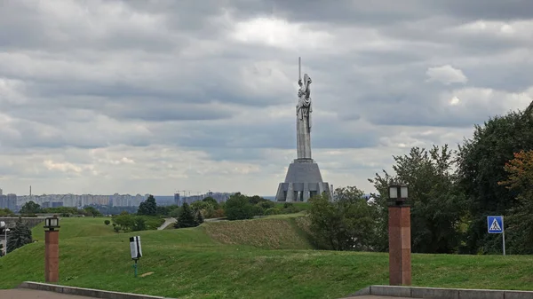 Kijów Ukraina 2017 Pomnik Ojczyzny Kijowie Jesiennego Dnia — Zdjęcie stockowe