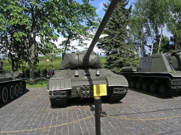 Zware tank, is-1 op de tentoonstelling van militaire uitrusting in kiev — Stockfoto