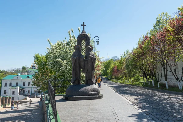 Kiev Ucrania Mayo 2021 Monumento Los Santos Antonio Teodosio Los —  Fotos de Stock