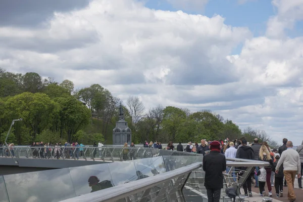 Kiev Ucrania Mayo 2021 Puente Peatonal Vladimirskaya Gorka Día Primavera — Foto de Stock