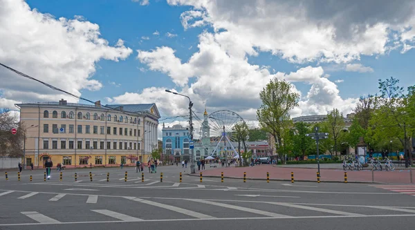 2021年5月10日 乌克兰基辅 乌克兰 2021年5月10日基辅Kontraktova广场的春日 — 图库照片