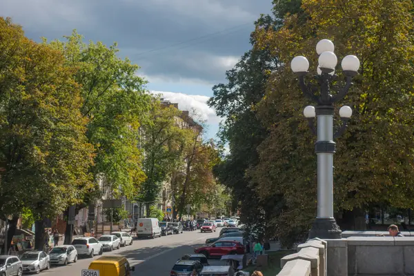 Blick auf St. Wladimirskaja in Kiev an einem sonnigen Herbsttag — Stockfoto