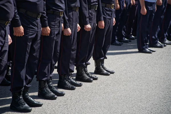 俄罗斯警察的制服是陆军脚踝靴 制止骚乱 反对派集会 拘留和逮捕问题 天亮了 — 图库照片