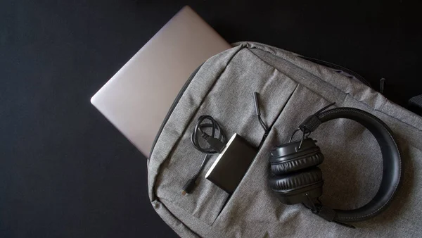 Mochila Pequena Cidade Têxtil Cinza Com Laptop Ultrabook Banco Potência — Fotografia de Stock