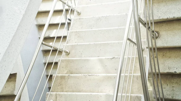 Beaucoup Escaliers Lumineux Avec Balustrades Métalliques Intérieur Bâtiment Moderne Concept — Photo