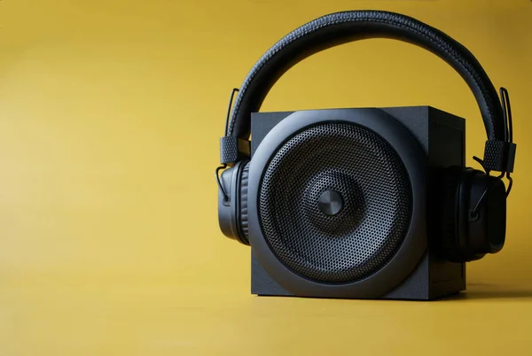 Casque Avec Oreillettes Haut Parleur Audio Noir Monobande Sur Fond — Photo