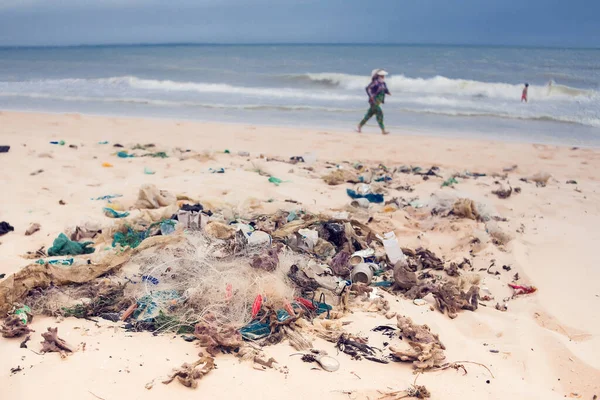 Müll Strand Umweltverschmutzungskonzept Bild — Stockfoto