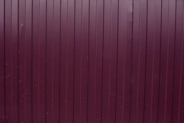 Κόκκινο Χρώμα Λαμαρίνας Υλικό Κυλίνδρου Πύλη Πόρτα Οριζόντιες Γραμμές — Φωτογραφία Αρχείου