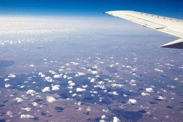 Céu Azul Fora Avião Janela Avião Simples Janela Suave Luz — Fotografia de Stock