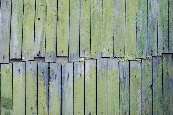緑の古い木の垂直壁の背景やテクスチャ — ストック写真