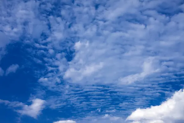 Mavi Arkaplanı Olan Güzel Bulutlar Doğa Havası Bulut Mavi Gökyüzü — Stok fotoğraf