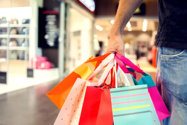Immagine Ritagliata Bel Ragazzo Con Borse Della Spesa Che Shopping — Foto Stock