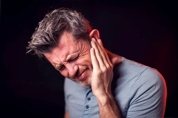 Manusia Merasakan Sakit Telinga Orang Orang Konsep Kesehatan Dan Obat — Stok Foto