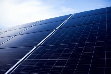 Güç güneş panelleri, alternatif temiz yeşil enerji konsepti. Çevre koruma