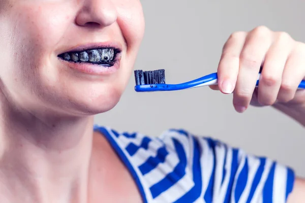 Woman Cleans Her Teeth Charcoal Toothpaste People Healthcare Concept — Stock Photo, Image
