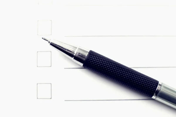Lista Comprobación Con Bolígrafo Sobre Papel Blanco Concepto Casilla Verificación — Foto de Stock