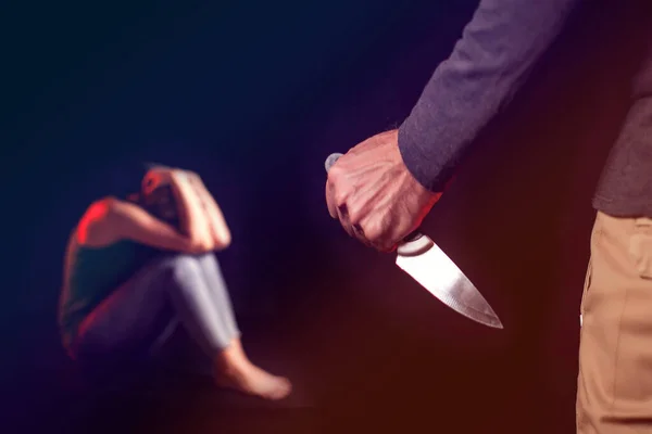Hombre Con Cuchillo Quiere Matar Una Mujer Personas Violencia Familiar — Foto de Stock
