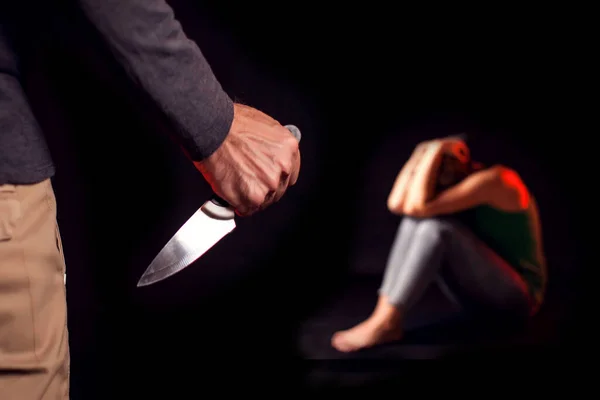 Hombre Con Cuchillo Quiere Matar Una Mujer Personas Violencia Familiar — Foto de Stock