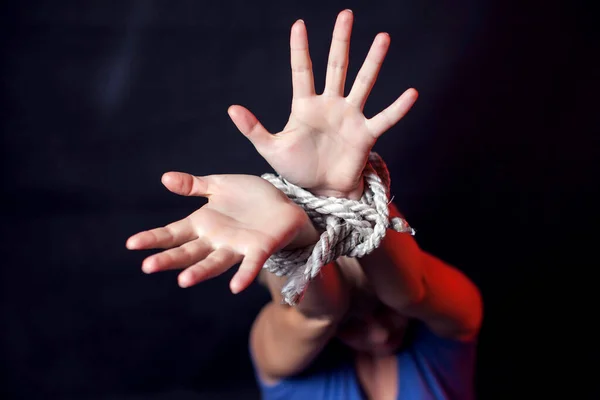 Γυναίκα Δεμένα Χέρια Γυναικεία Βία — Φωτογραφία Αρχείου
