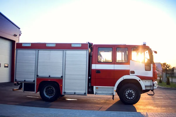 Löschfahrzeug Der Feuerwehr Und Einsatzbereit — Stockfoto