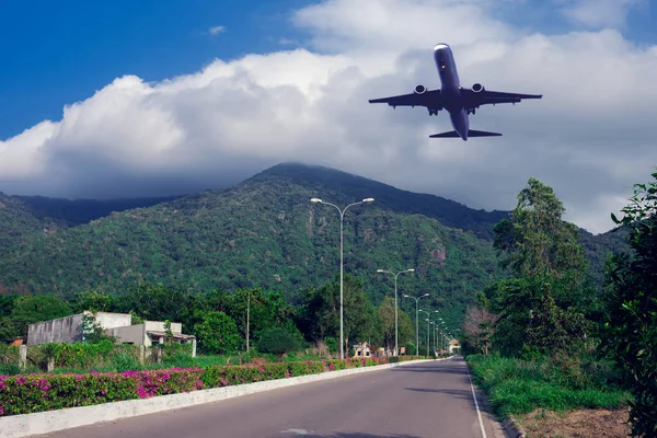 Avião Céu Sobre Montanhas Conceito Férias Viagens — Fotografia de Stock