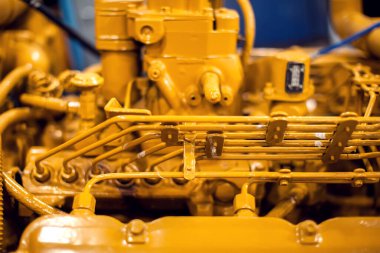 Motorlu bir motorun yan görüntüsü. Detaylı yakın çekim. Eğlence ve teknik konsept