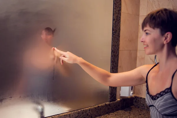 Woman Draws Heart Mirror Heart Fingerprinted Glass Bathroom People Lifestyle — Stock Photo, Image