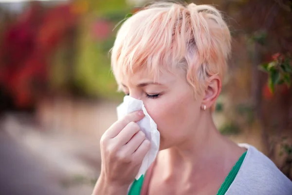 Woman Allergy Symptom Blowing Nose Health Care Medical Concept — Stock Photo, Image