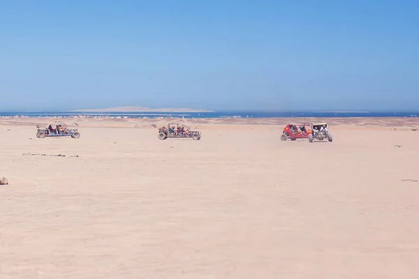 Eine Gruppe Von Quads Fährt Der Wüste — Stockfoto