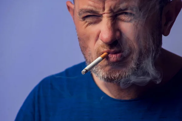 Közelkép Emberről Amint Cigarettázik Emberek Gyógyító Gondozás Fogalma — Stock Fotó