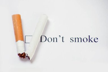 Kırık sigaralı kontrol listesi kutusu. Kontrol formu, ilaç ve sağlık hizmeti kavramı