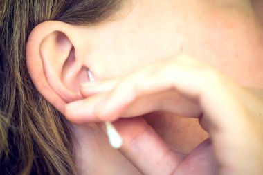 İlaç, sağlık ve insanların konsepti - kadınların hap almasına yakın