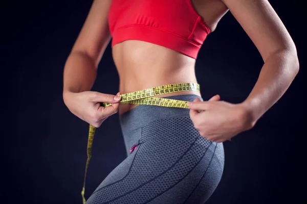 Woman Red Top Measuring Her Waist Meter Sport Lifestyle Health — Stockfoto