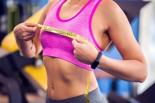 Woman Pink Top Measuring Her Chest Gym People Fitness Health — Stok Foto