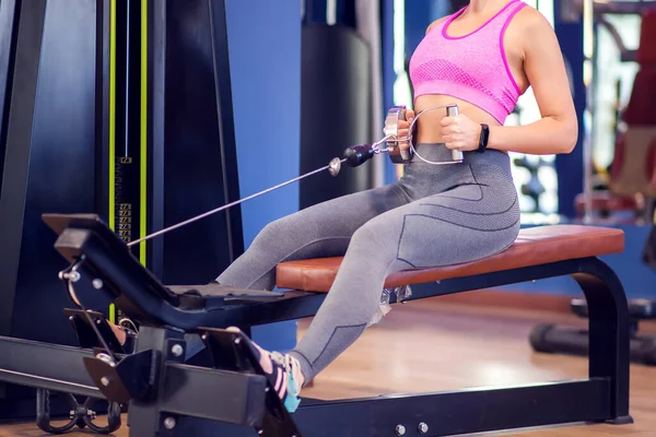 Woman Pink Top Short Blond Hair Training Back Muscles Gym — Stock Photo, Image