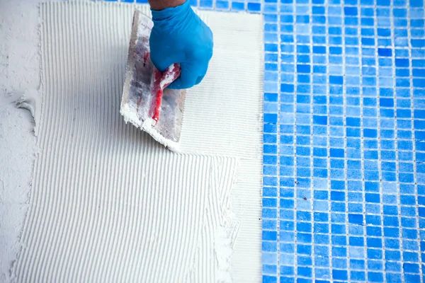 Worker Laying Tile Pool Pool Repairing Work — Stock Photo, Image