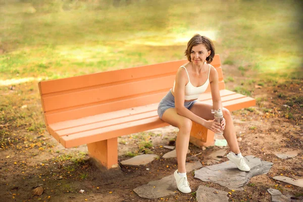 Mulher Desporto Beber Água Parque Conceito Aptidão Saúde — Fotografia de Stock