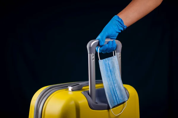 Luggage Medical Face Mask Hand Medical Gloves Holding Baggage Travel — Stock Photo, Image