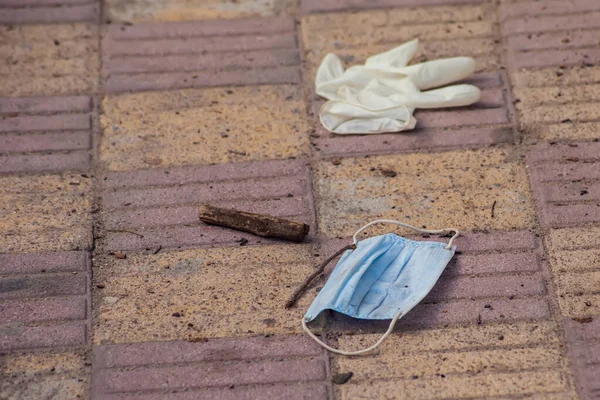 Used Medical Face Mask Garbage Ground Outdoor Environmental Pollution Concept — Fotografia de Stock