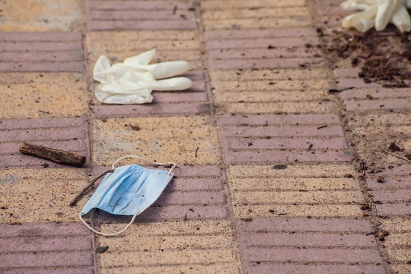 Used Medical Face Mask Garbage Ground Outdoor Environmental Pollution Concept — Fotografia de Stock